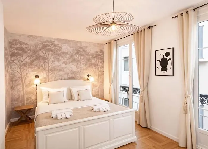 Le Marais - Premium Family For 6