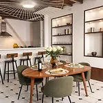 Le Marais - Premium Family For 6
