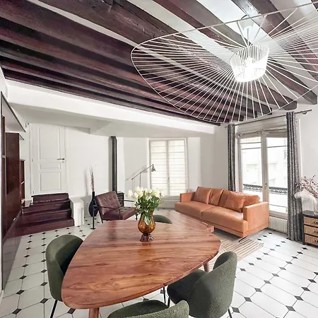 Modern & Spacious Near Le Marais Apartment Paris