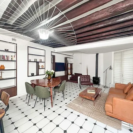 Modern & Spacious Near Le Marais Apartment