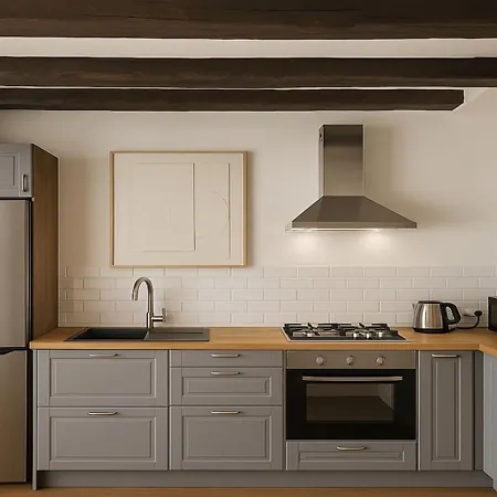 Le Marais - Premium Family For 6 *