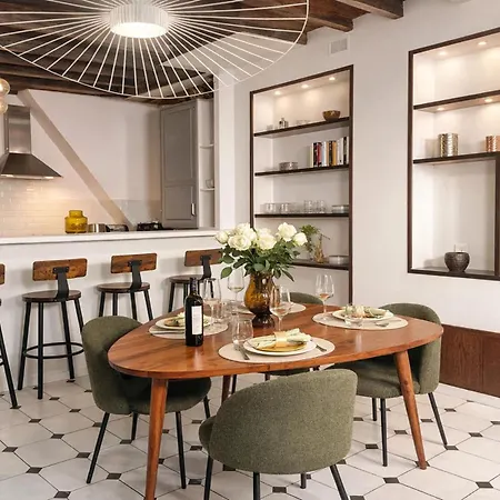 Le Marais - Premium Family For 6
