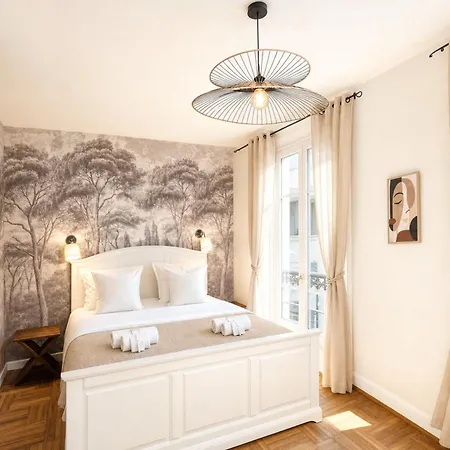 Le Marais - Premium Family For 6
