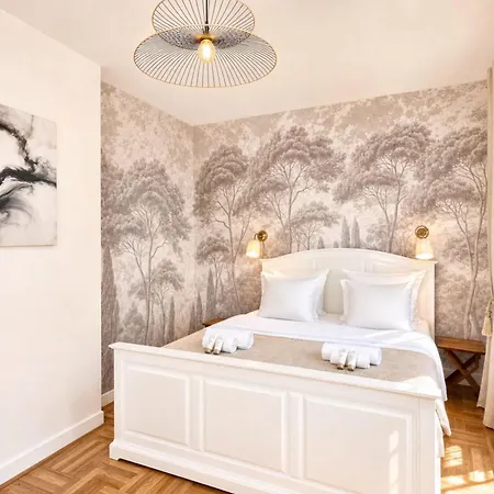 Le Marais - Premium Family For 6