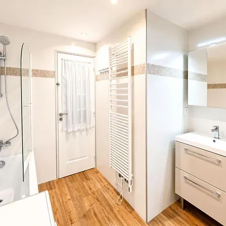 Le Marais - Premium Family For 6