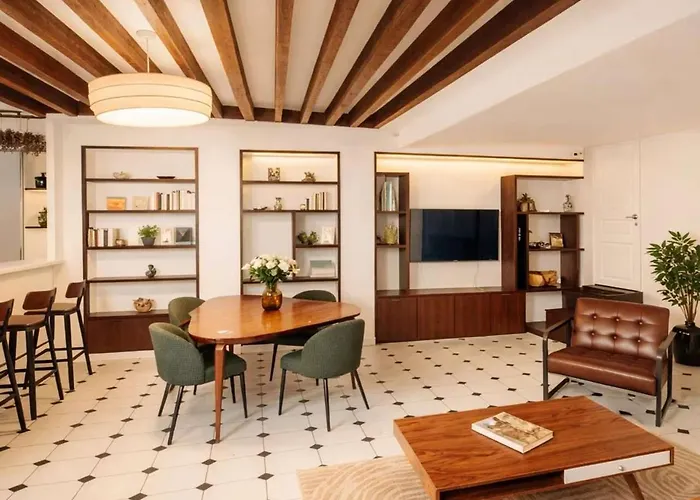 Le Marais - Premium Family For 6