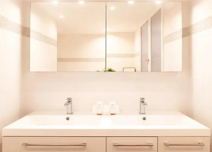 Le Marais - Premium Family For 6 *